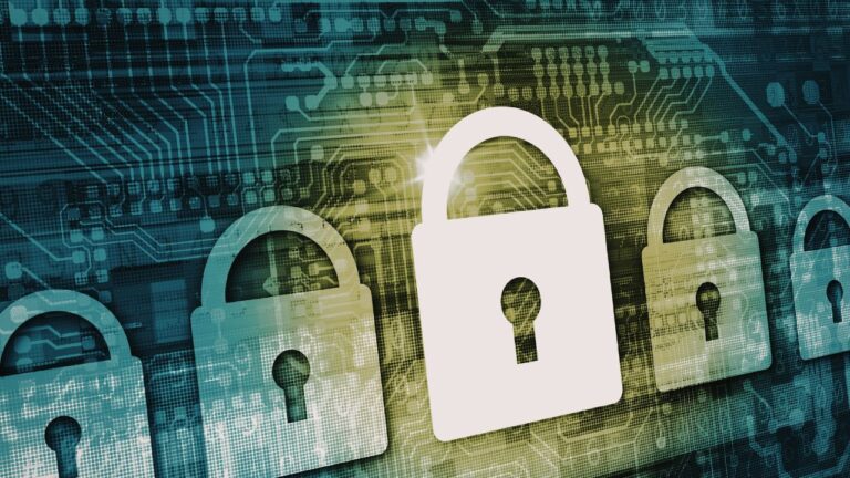 Vários ícones de cadeados brancos estilizados dispostos em fileira sobre um fundo tecnológico que lembra uma placa de circuito impresso e fluxos de dados em tons de azul, verde e dourado. O cadeado central está iluminado por um brilho intenso.